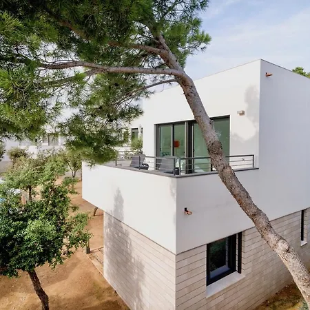 Far De Villa